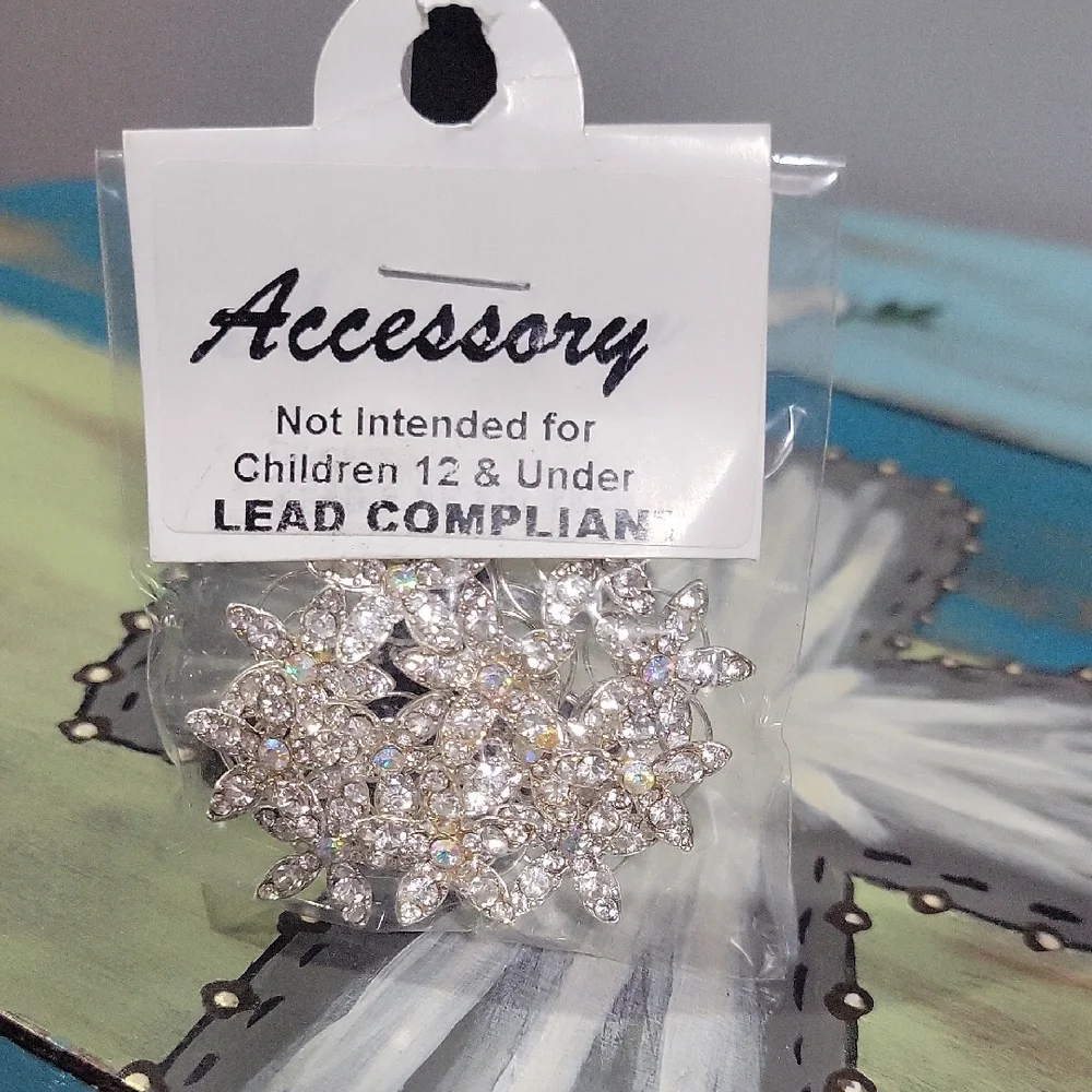 Rhinestone Twist Flower Hair Accessories - Silver Sparkle